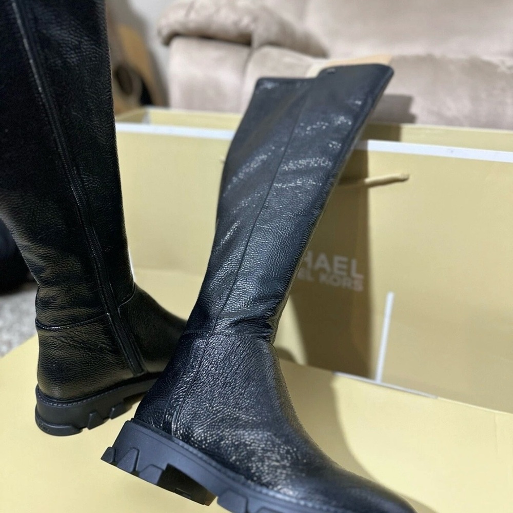 Michael Kors Crackled Faux Patent
Leather Boot Black NWOT Size 7 - Picture 3 of 5